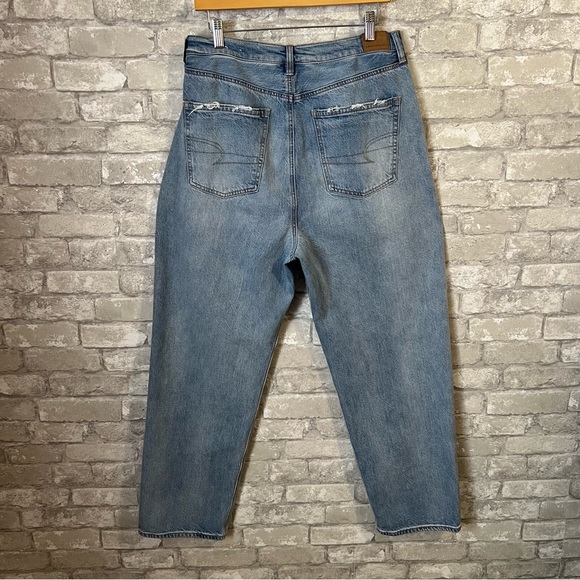 American Eagle Women's 14R Baggy Jeans. Medium Wash Blue Denim. Rigid Denim. AEO - Picture 2 of 13